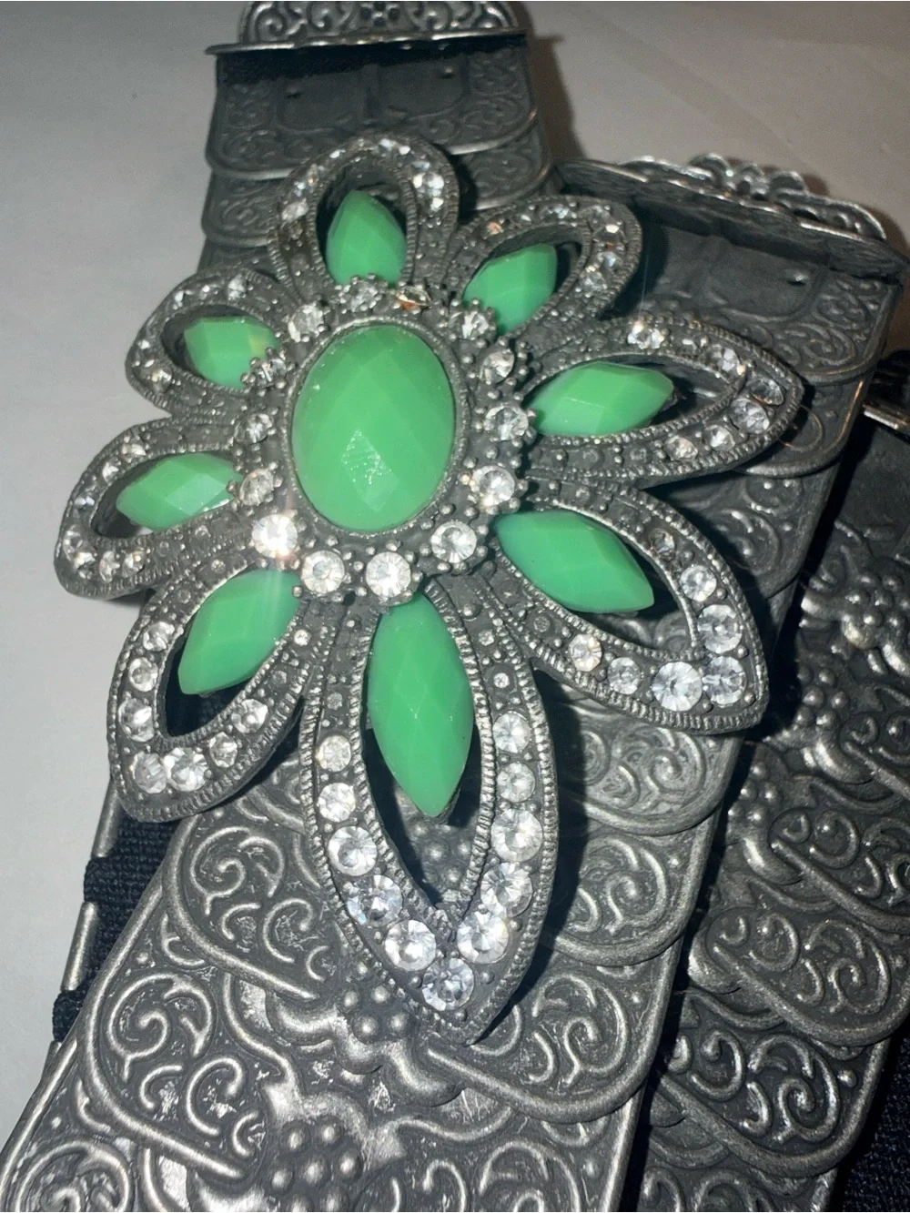 Western Silver Tone Concho Stretch Belt Green Rhinestone Flower